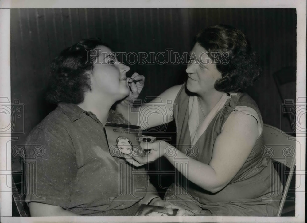 1938 Press Photo Mrs Agnes Cassiday &amp; Julia Kindya at NY settlement - Historic Images