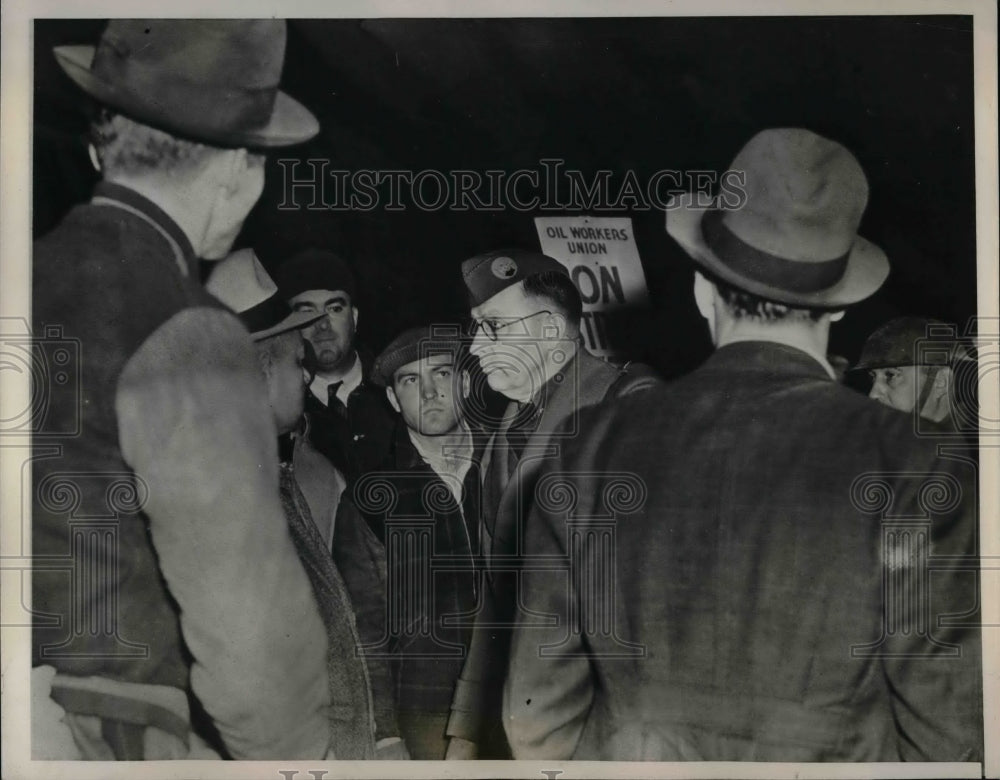 1938 Press Photo Ok. Natl Guard, &amp; Col CA Holden and strikers - nea50448 - Historic Images