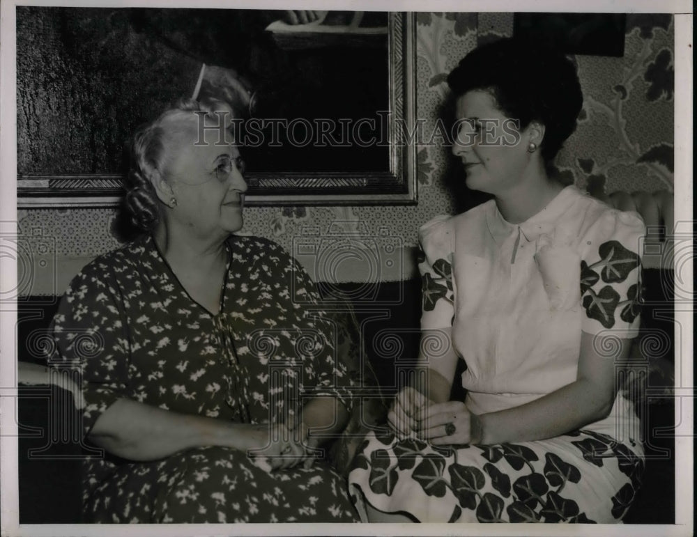 1938 Mrs Stephan Cummings &amp; Ruth Cummins, relatives of murder victim - Historic Images