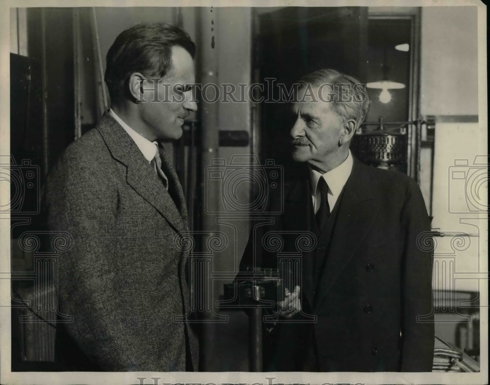 1927 Press Photo Prof. Compton &amp; Prof. Michelson at their lab, - nea50467 - Historic Images
