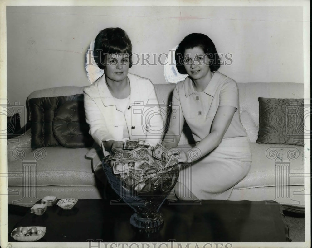 1967 Press Photo Marymount Hosp Dance Chair D. Zaruba &amp; J. Bader With Exp. Funds - Historic Images