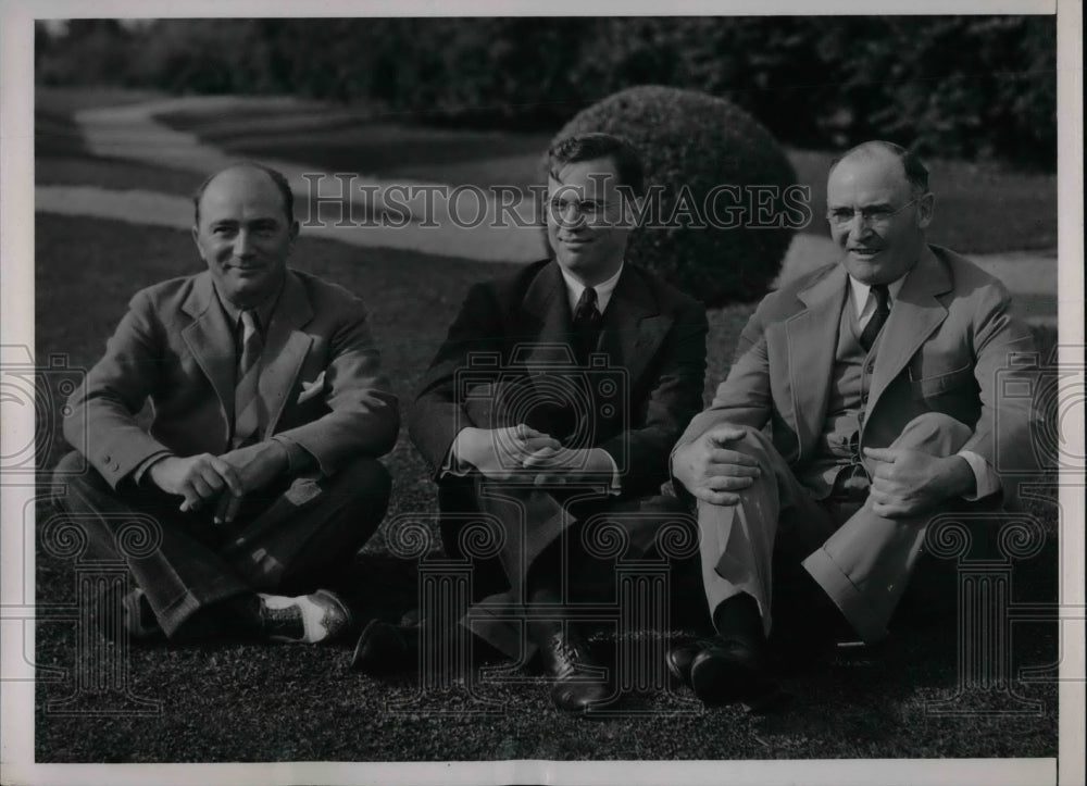 1938 Press Photo Henry Picoli,William McC. Martin,James McKenna Watch Golf Match - Historic Images