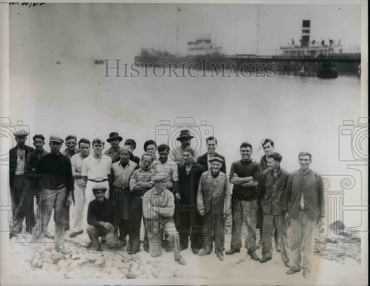 1937 Press Photo Crew of the British Oil Tanker "British Corporal" at Haven. - Historic Images