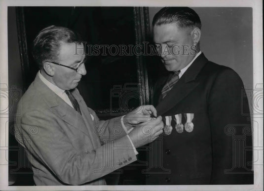 1939 John Hanes, Asst Sec of Treasury & Arnvid Anderson  - Historic Images