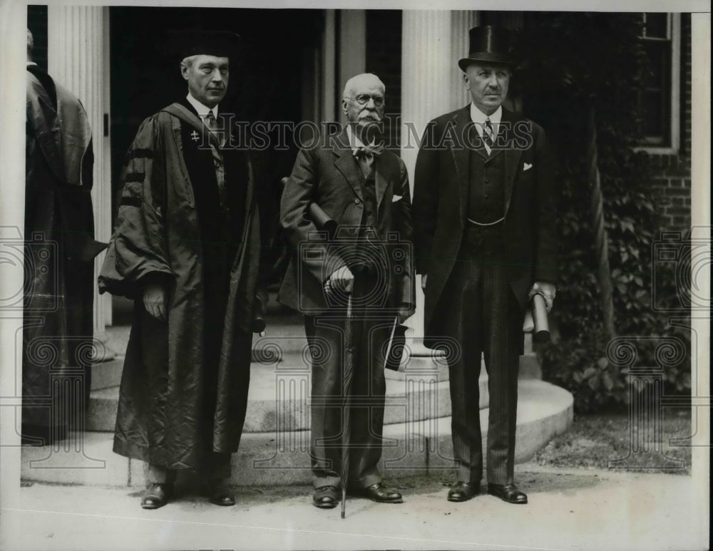 1933 Wennewell Hale Hamlen Receive Honorary Degrees From Harvard - Historic Images