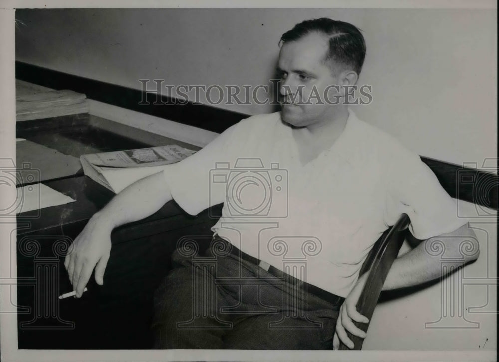 1937 Otto Horst at police Station after his son was kidnapped - Historic Images
