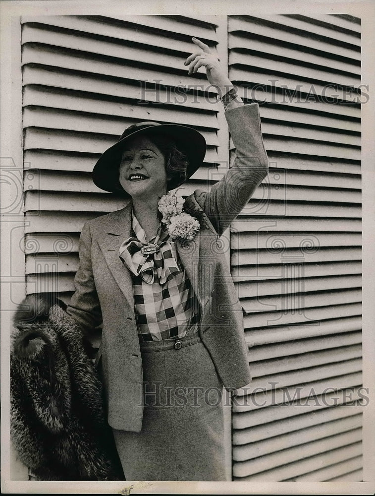 1937 Mrs. Mary Lewis Gague arriving in New York  - Historic Images