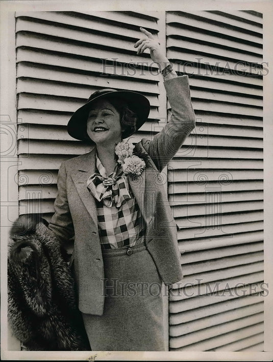 1937 Mrs. Mary Lewis Gague arriving in New York  - Historic Images