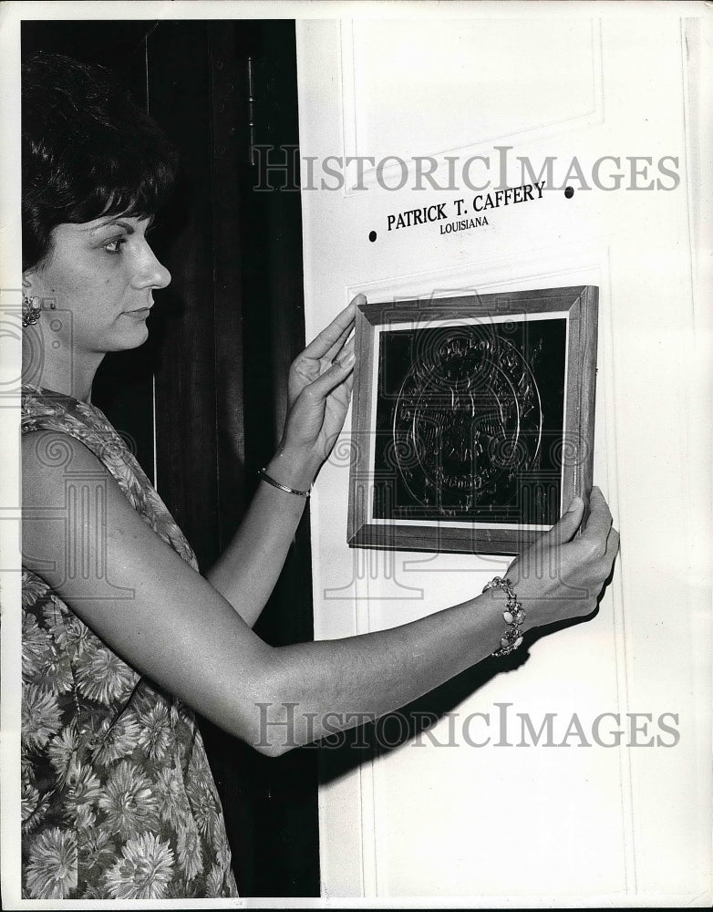 1969 Mrs. Paul Leiss secretary of Rep. Patrick Caffery  - Historic Images