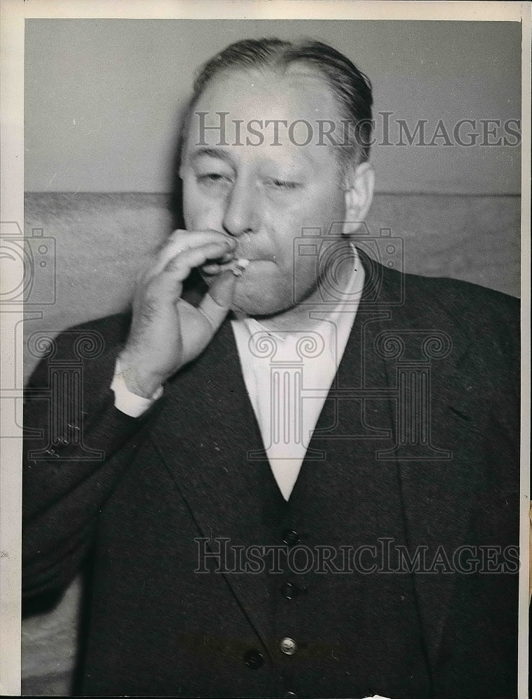 1938 Press Photo C. Earl Hulburd after being arrested for embezzlement - Historic Images