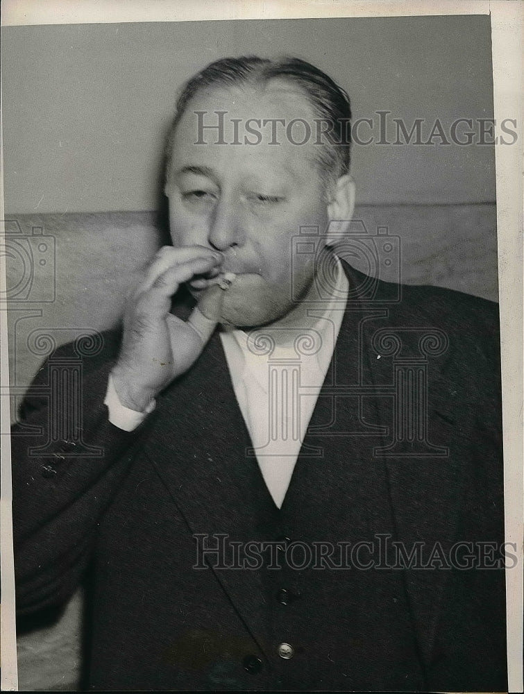 1938 Press Photo C.Earl. Hulburd after being arrested for embezzlement-Historic Images