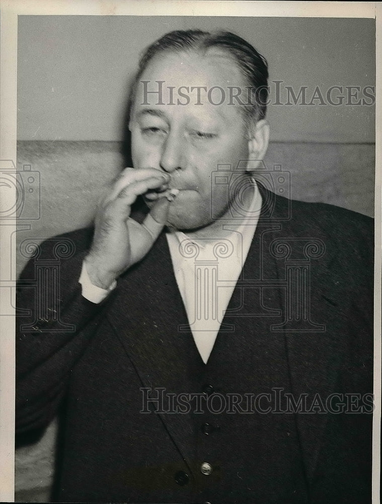 1939 C. Earl Hulburd after being arrested for Embezzlement - Historic Images