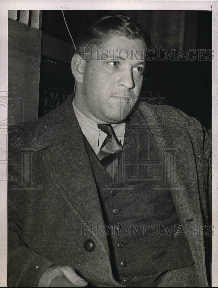 1938 Press Photo Hubert Heintz posing for photo - nea50644-Historic Images