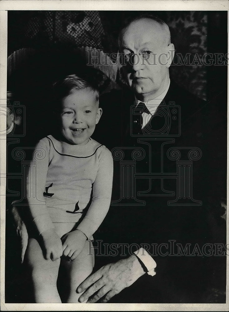 1923 Press Photo Gov. Clyde Herring and grandson Lawrence Herring Jr. - Historic Images