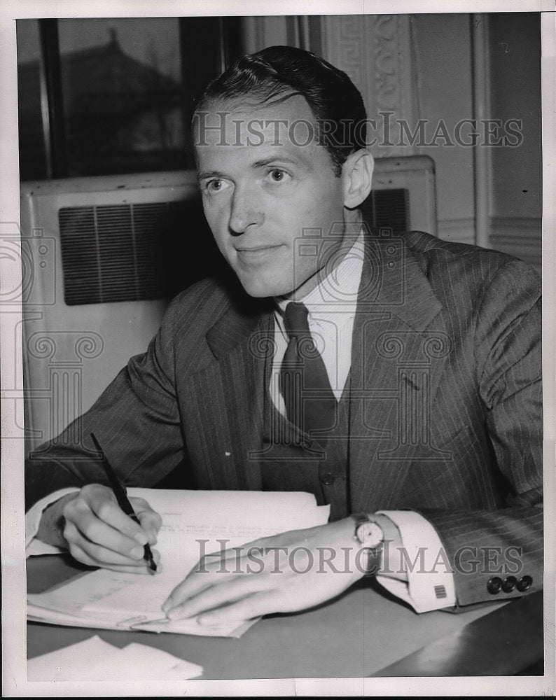 1946 Edwin Locke assistant to President Truman  - Historic Images