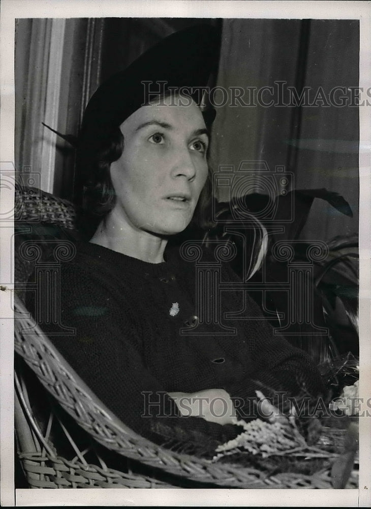 1938 Press Photo Mrs. Gladys Holzinger after being Arrested - Historic Images