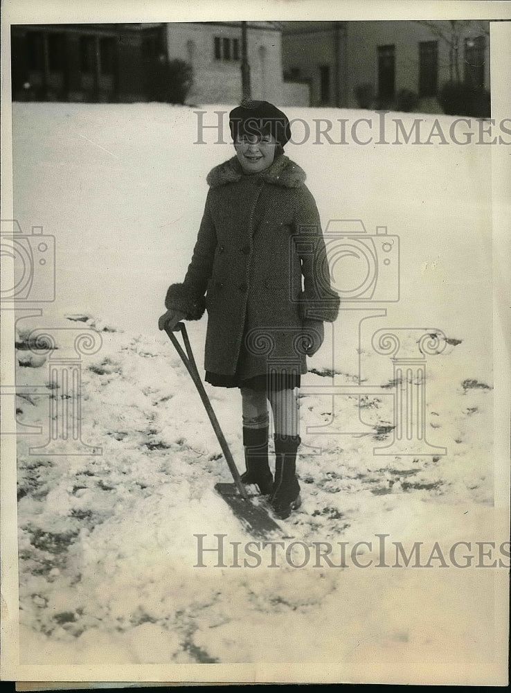 1931 Alice Landsberg shoveling snow in Central Park  - Historic Images
