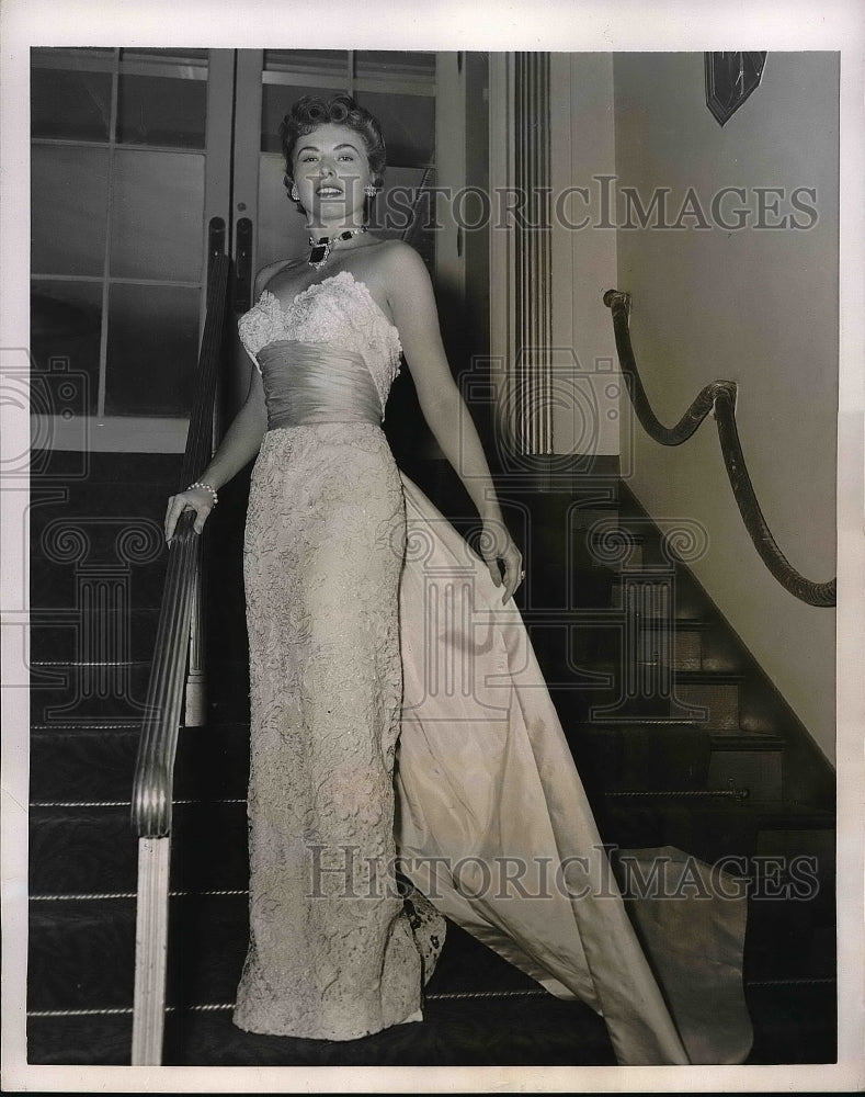 1959 Mrs. Alfred Corning Clark at dress rehersal  - Historic Images
