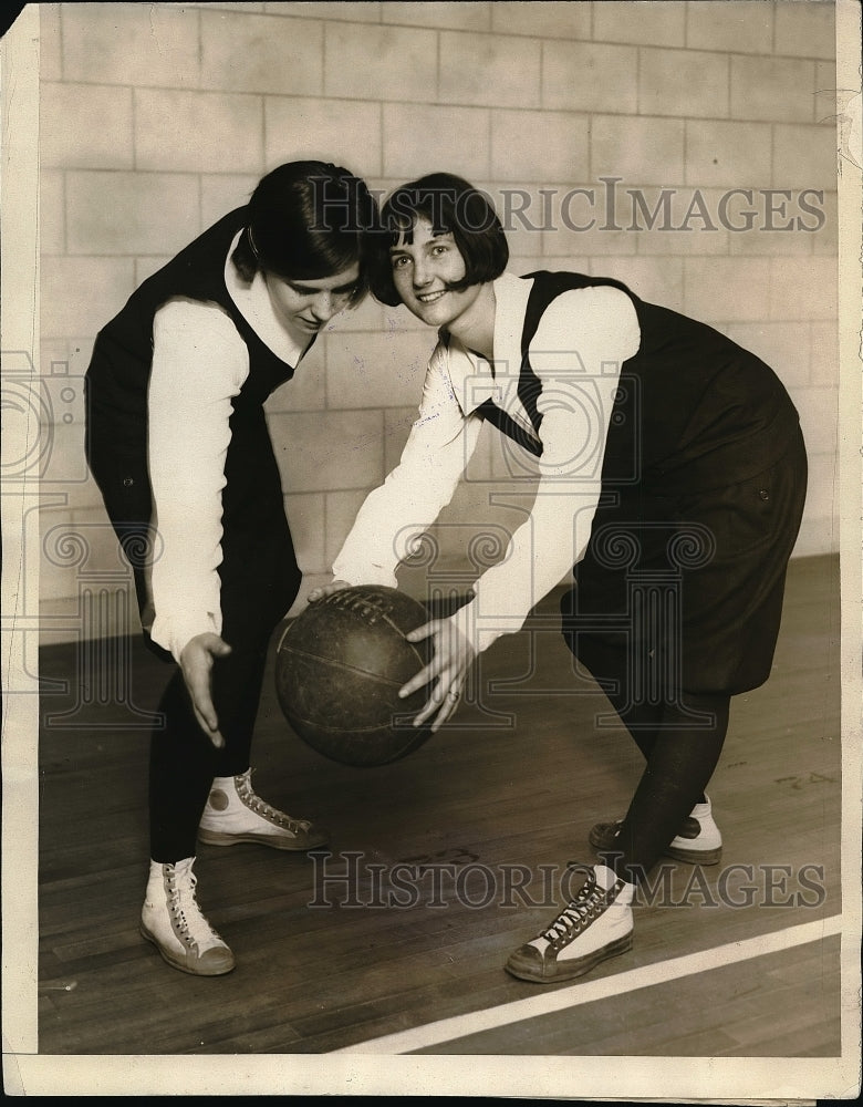 1926 Laura Huelstar Blocks Jessie Pruves pass University of Illinois - Historic Images