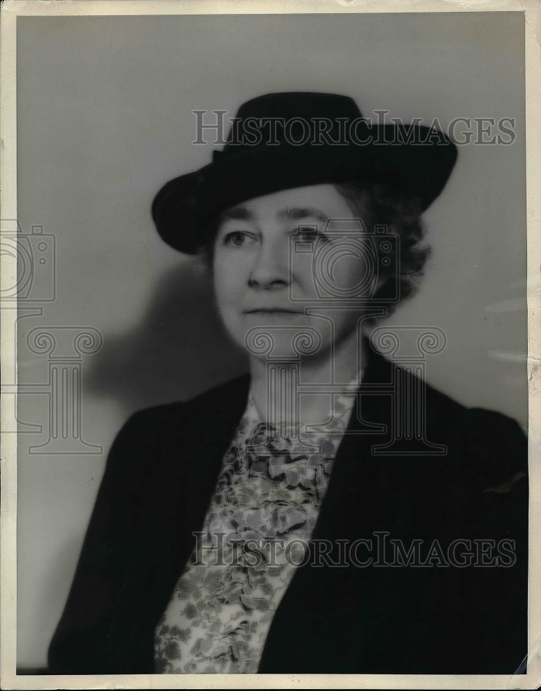 1937 Mrs Arthur W. Hartt of Brookline, Mass.. VP of Girl Scouts - Historic Images