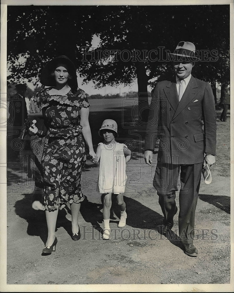 1931 Press Photo Mr &amp; Mrs Jordan Martin &amp; daughter - nea50923 - Historic Images