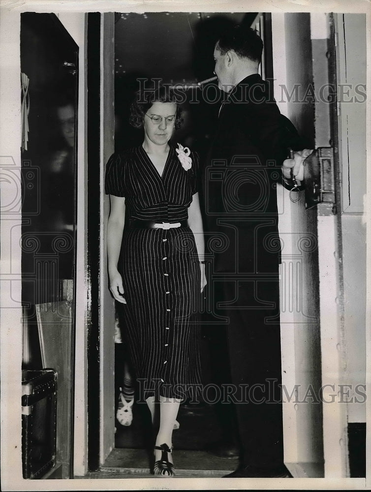 1938 Mrs Ruby Carroll at husbands murder trial in Me.  - Historic Images