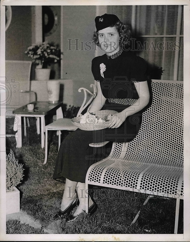 1936 Press Photo Miss Ann Stickney at a garden party in NYC - nea51032 - Historic Images