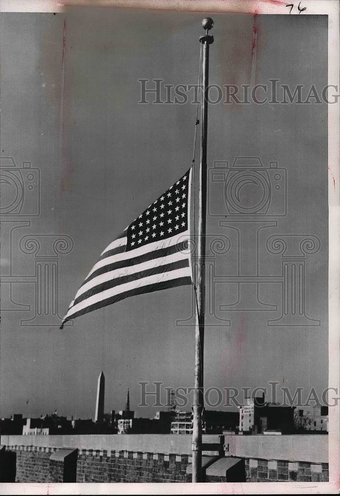 1951 Press Photo Washington Daily News Building La Frensa - nea51097 - Historic Images