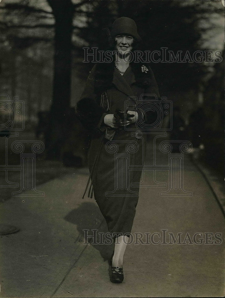 1924 Press Photo Miss Katrina Van Renssalear, niece of CZol John Dunn - Historic Images