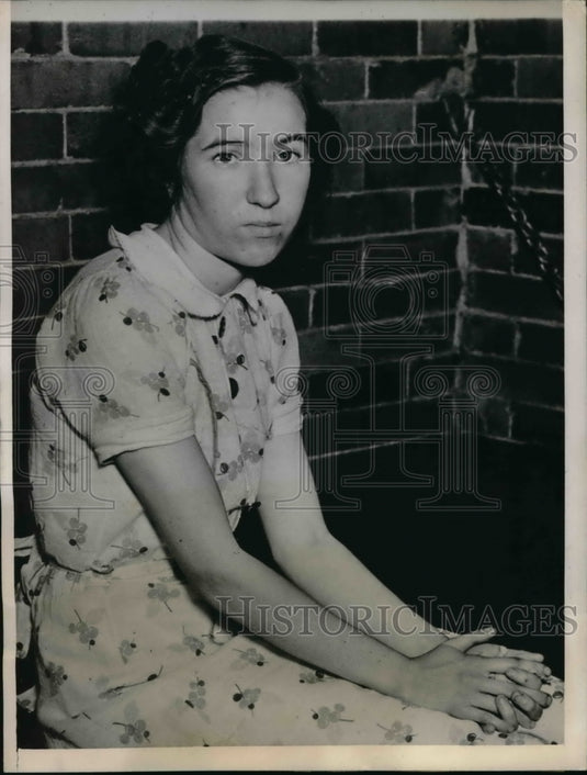 1937 Press Photo Accidental Murderer Ruth Corwin in Police Station - nea51194-Historic Images
