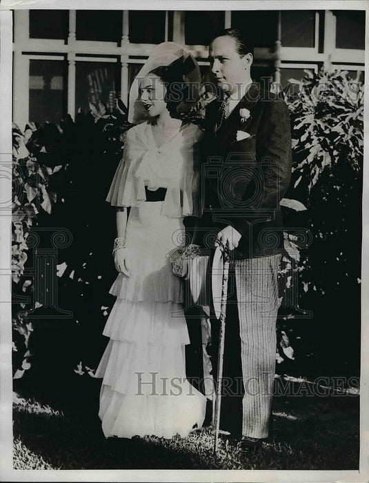 1934 Juan Salvo Colombian Consul & Mastha Monte Carting  - Historic Images