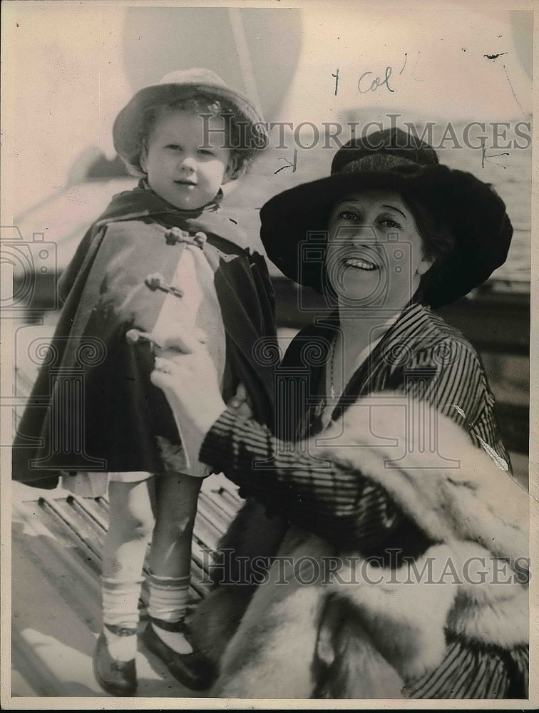 1919 Mrs Carl Crow and Daughter Betty  - Historic Images