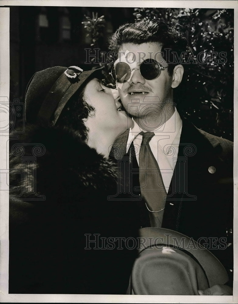1938 Arthur Morton Blind Sacremento CA & Mrs Violet Morton - Historic Images