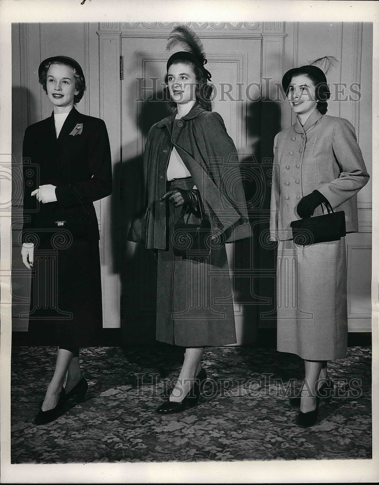 1949 Press Photo Girls Modeling Homemade Outfits for Dress Revue in Chicago - Historic Images