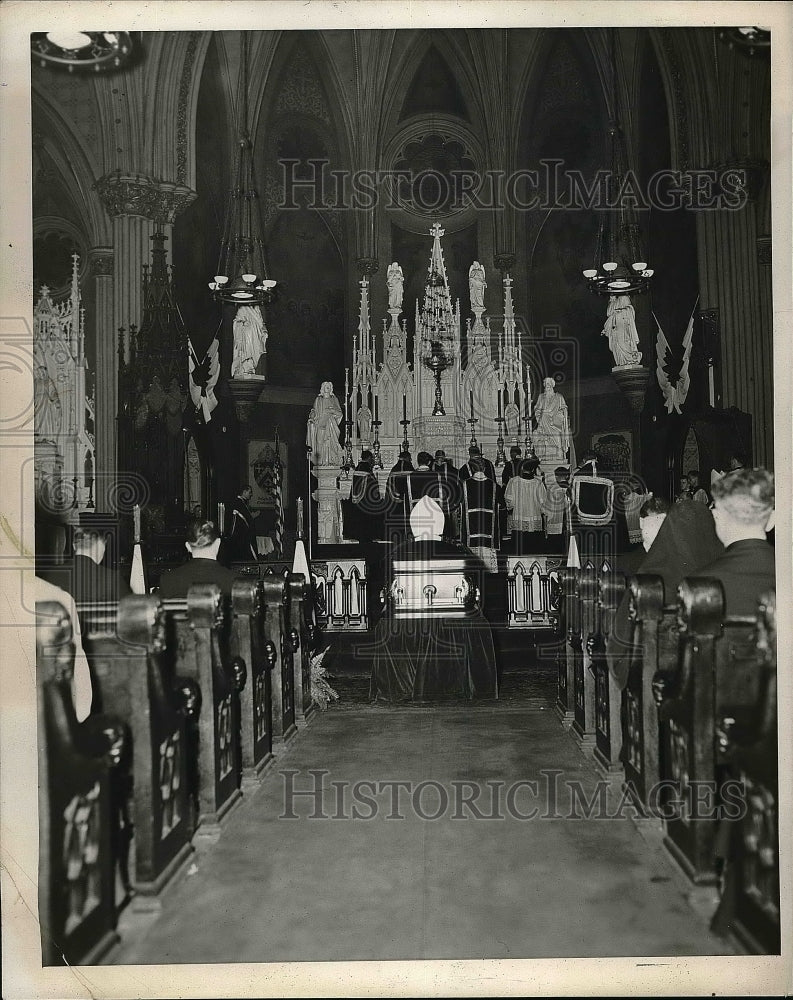 1945 Press Photo Mass For Late Bishop Schrembs In St. John&#39;s Cathedral - Historic Images