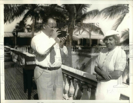 1935 Press Photo Mr & Mrs Charles Cook at Roney Plaza in Miami, Fla. - nea51285 - Historic Images