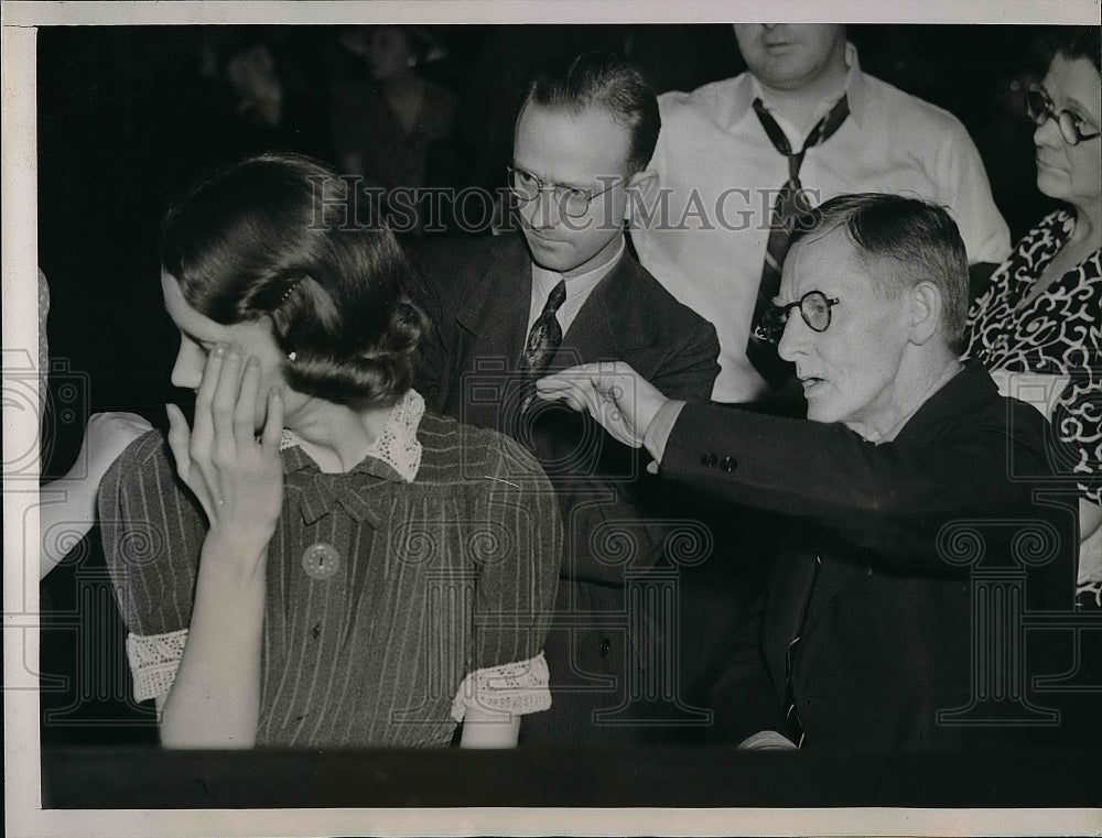 1939 deaf Marie Chambers and Ben Hall in Chicago courtroom - Historic Images