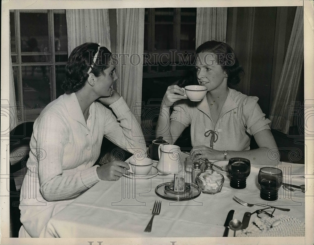 1937 Kay Stammers And Freda James, Tennis Stars, Have Tea - Historic Images