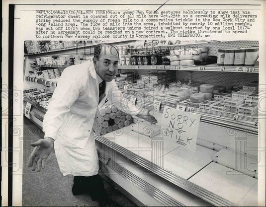 1961 Press Photo Store Owner Ben Cohen i NY Out of Milk - nea51370 - Historic Images