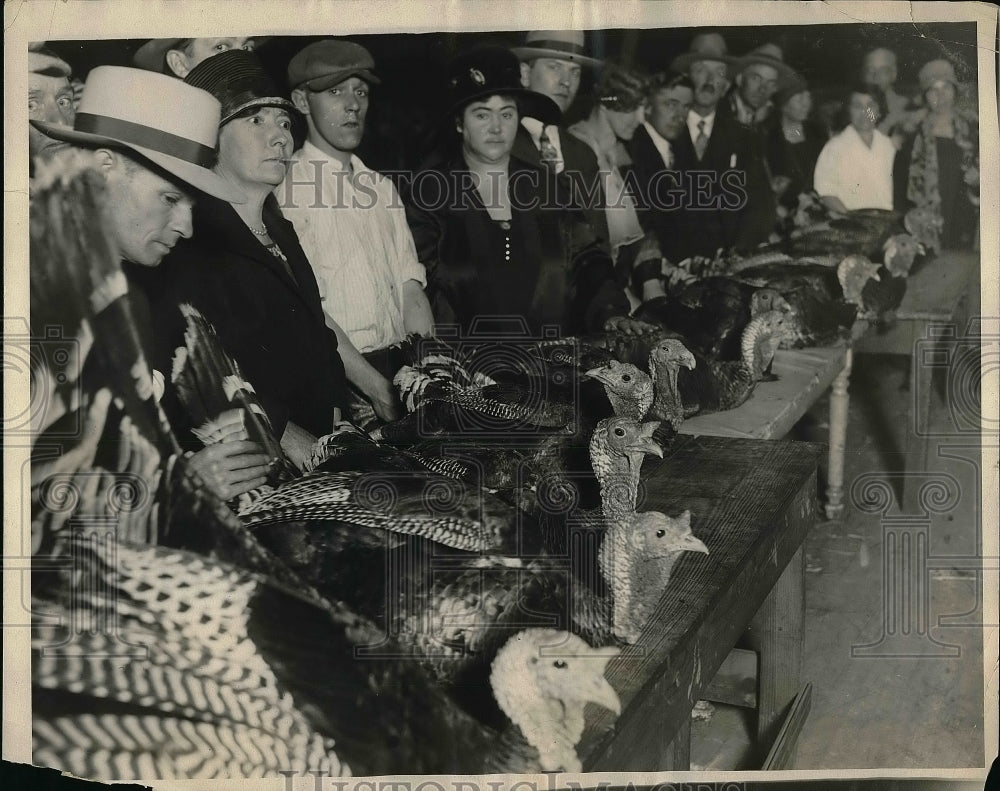 1927 Press Photo People displayed their Turkey&#39;s. - nea51446 - Historic Images