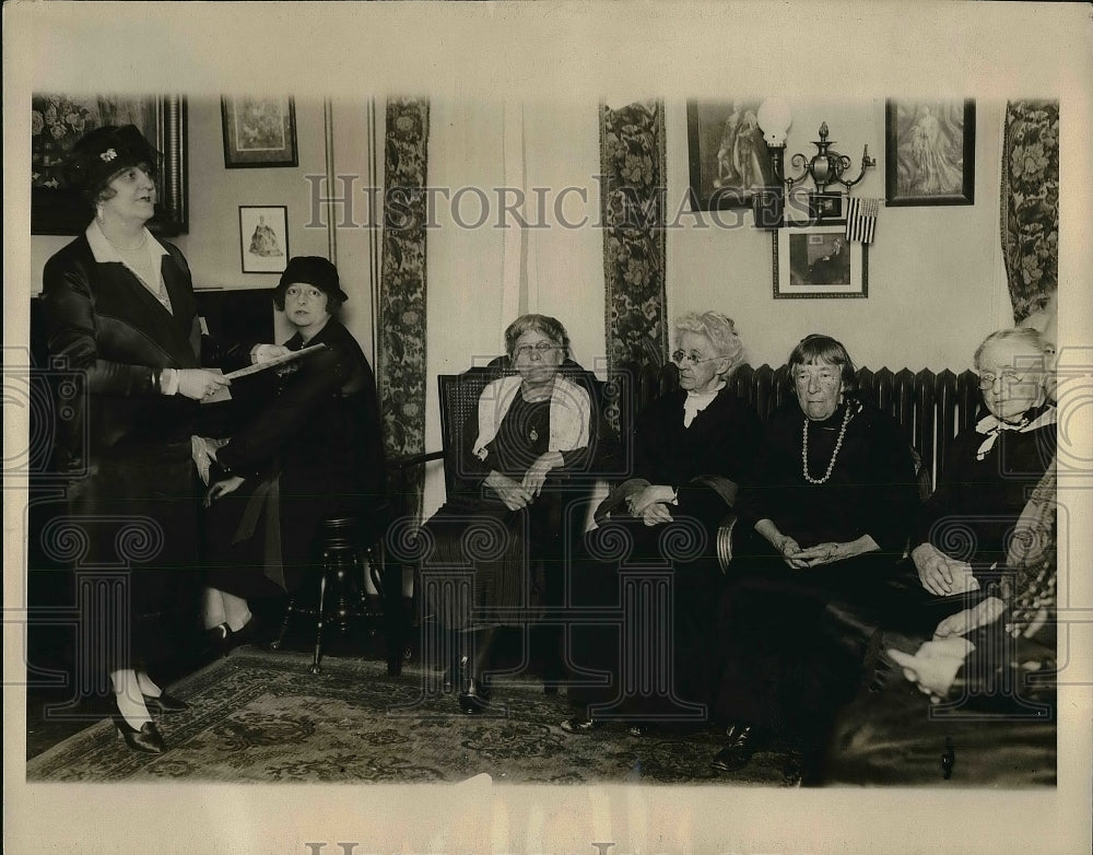 1925 Mrs Gertrude Holt, Mrs James Leask Singing for Seniors - Historic Images