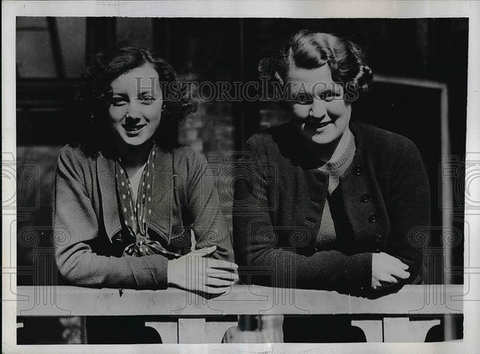 1934 Betty Powell & Veronica Innes in Runnymede Pageant  - Historic Images