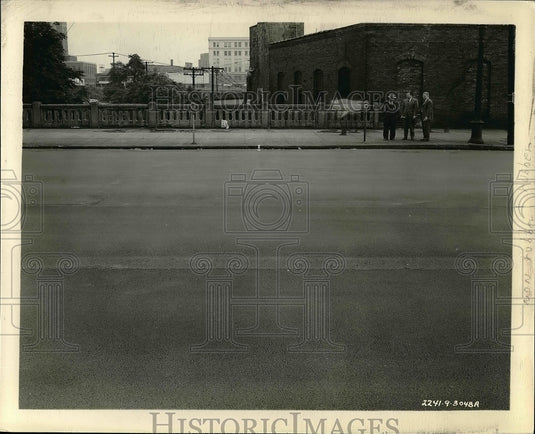 1949 Press Photo New Alcorn rubber tires being tested on an auto - Historic Images