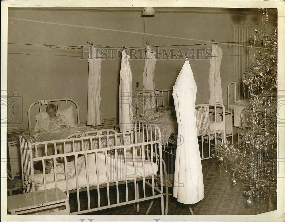 1941 Press Photo Child patients at St Alexis hospital - nea51659 - Historic Images