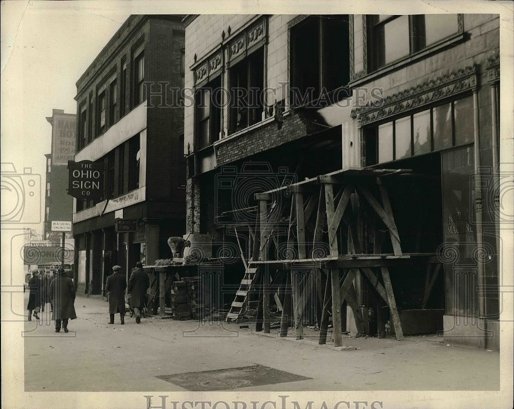 1932 A bus terminal.  - Historic Images