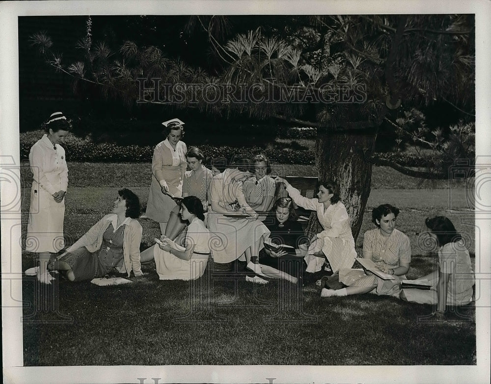 1941 Girls Discuss Work With Ruth Harrington &amp; Faith Barnum - Historic Images