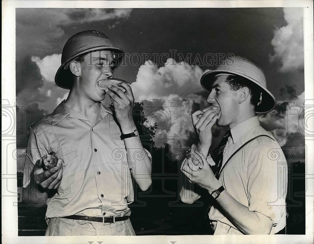 1941 Victor Hawkins And Peter Walker Of The UK Sample Hot Dogs - Historic Images