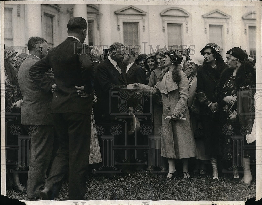 1932 Press Photo President Herbert Hoover Greets Mrs Gustave Ketterer-Historic Images