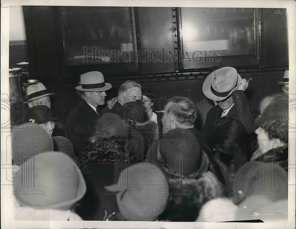 1932 Press Photo President Herbert Hoover Surrounded and Greeted By Crowd - Historic Images