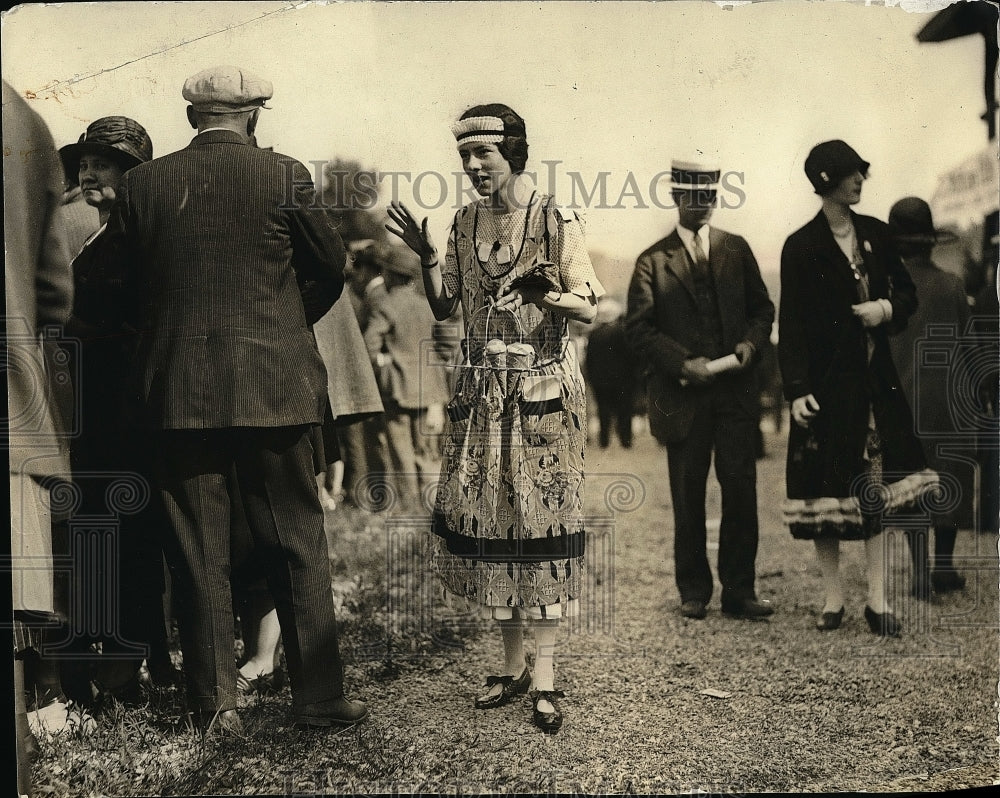 1925 Mrs Gerald W Myinine nee Nancy Hoyt at horse show  - Historic Images